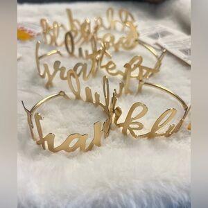 NWT NAPKIN RINGS SET OF 6 includes 2-BLESSED, 2-THANKFUL, 2-
GRATEFUL